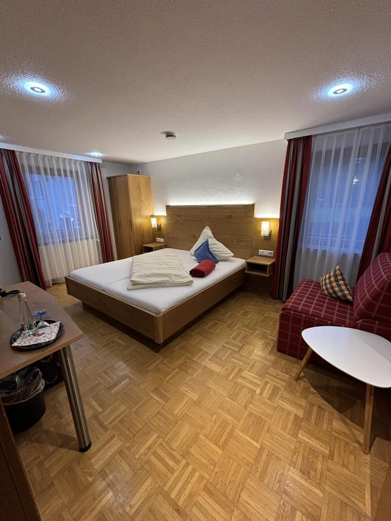 Landgasthaus Zur Linde, Neusatz บึล ห้อง รูปภาพ
