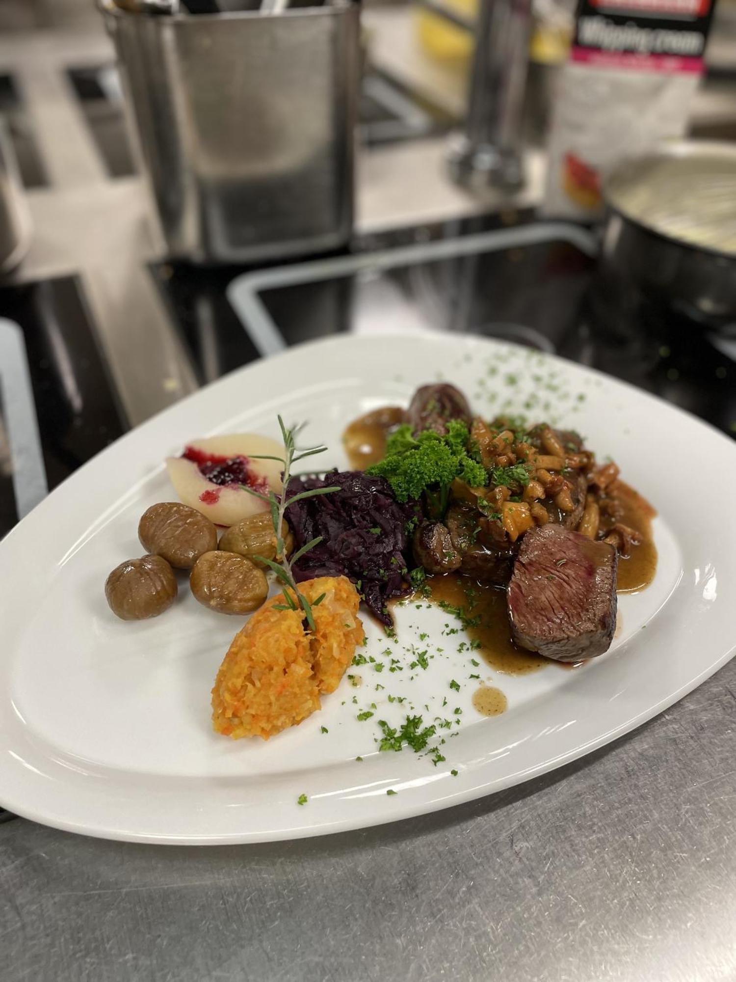 Landgasthaus Zur Linde, Neusatz บึล ภายนอก รูปภาพ